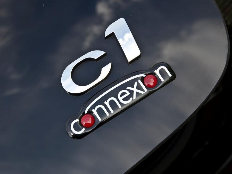  Citroen C1 Connexion 5-Door 2012 года  (фото 2 из 5)